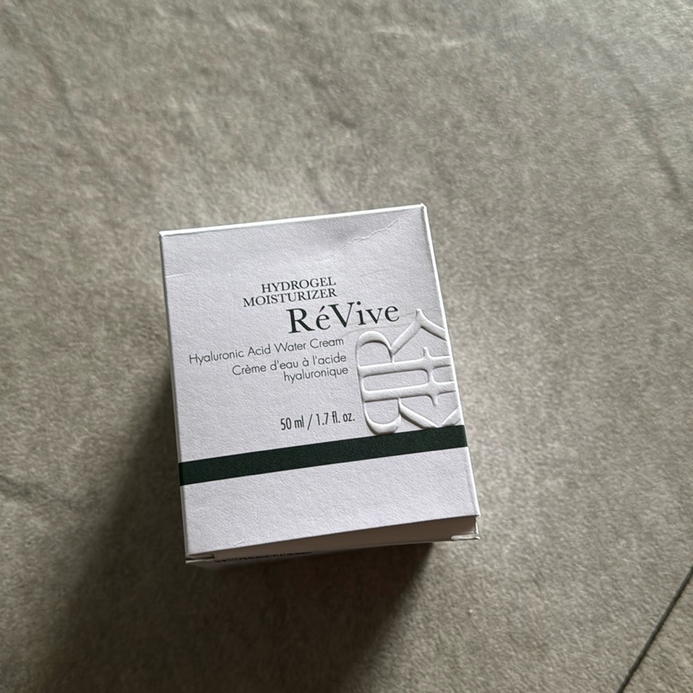 HYDROGEL MOISTURIZER
Hyaluronic Acid Water Cream